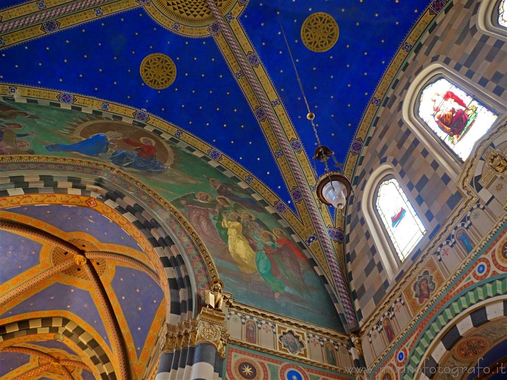 Milano - Soffitto affrescato della Basilica di Sant'Eufemia